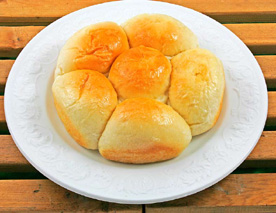 Dutch Oven Dinner Rolls