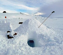 abrigo de sobrevivência na neve 