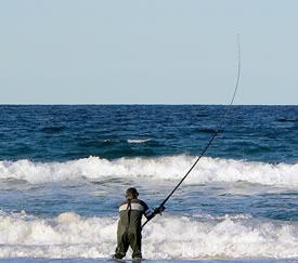 http://www.lovetheoutdoors.com/wp-content/uploads/2012/04/surf-casting.jpg